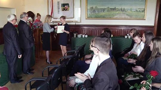Starosta rozdała stypendia