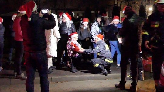 Strażacy z wizytą w domu dziecka