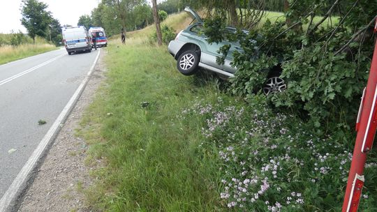 Subaru wjeżdża w Toyotę: dramatyczne chwile na drodze w Lipuskiej Hucie