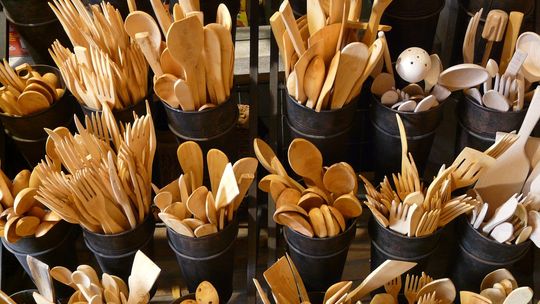 Sztućce drewniane jako praktyczny wybór na co dzień Sztućce drewniane jako praktyczny wybór na co dzień