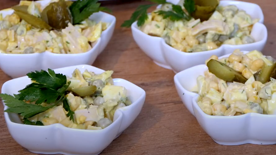 Szybka sałatka z szynką drobiową 