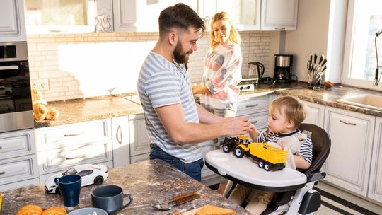 Tata na urlopie: Nowy trend wśród pomorskich rodziców