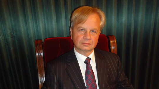 "To eksperymentalne szczepionki i błędne decyzje polityków nas zabijają"- felieton