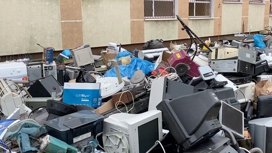 Tony elektrośmieci w kościerskiej "Szóstce"