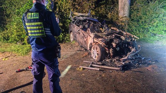 Tragiczny wypadek na DW 214 koło Starego Bukowca. Nie żyje 19-letni kierowca