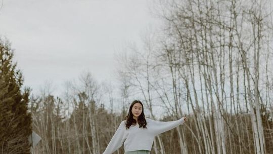 Trendy na zimę 2021/2022 – poznaj najmodniejsze spódnice i spodnie!