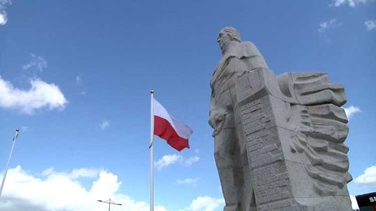 Twórca pomnika Józefa Wybickiego odwiedził swoje dzieło