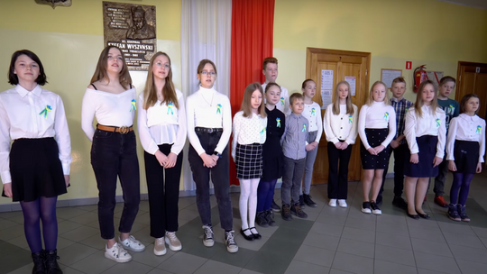 Uczniowie z Dziemian zaśpiewali dla Ukrainy
