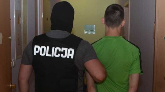 Ul. 1000-lecia. 21-latek okradł mieszkańców z internetu