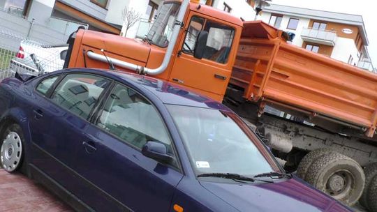 Ul. Moniuszki. Ciężarówka staranowała trzy auta