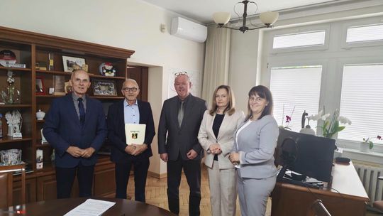 Umowa podpisana. Między Małym a Wielkim Klinczem powstanie droga pieszo-rowerowa