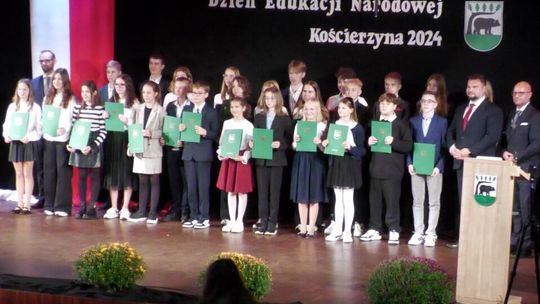 Uroczysta gala w Kościerzynie: ponad 150 tys. zł nagród dla uczniów, nauczycieli i dyrektorów