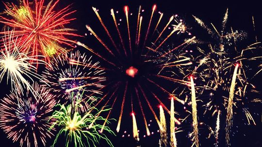 Uwaga na fajerwerki. UOKiK przypomina jak się z nimi obchodzić