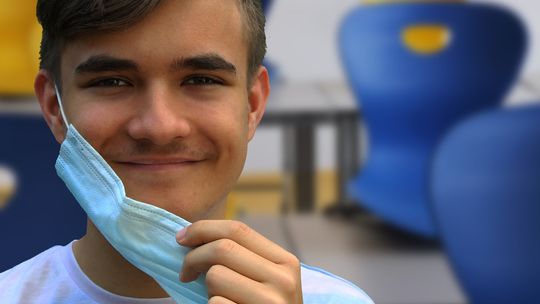 W maju luzowanie restrykcji. Szkoły i restauracje otwarte