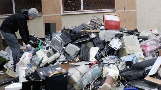 W "szóstce" zbierali elektrośmieci