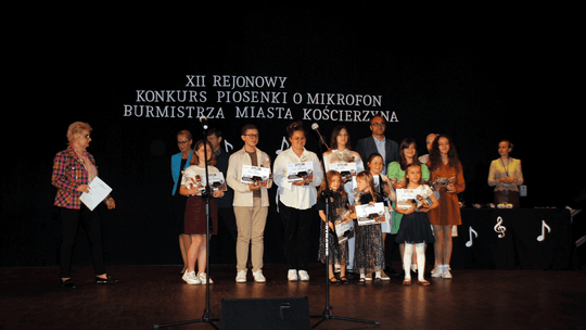 Walczyli o mikrofon burmistrza