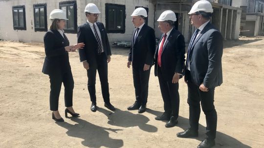 Wiceminister i wojewoda z wizytą u starosty