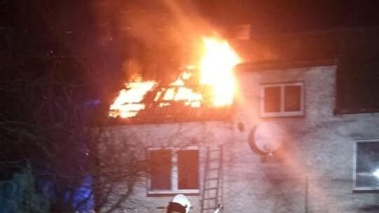 Wilcze Błota: 10 zastępów straży walczyło z ogniem na poddaszu