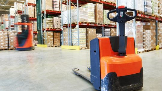 Wózki paletowe elektryczne - w jakich sytuacjach sprawdzą się najlepiej?