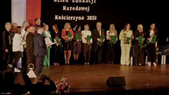 Wręczono nagrody i stypendia z okazji Dnia Edukacji Narodowej