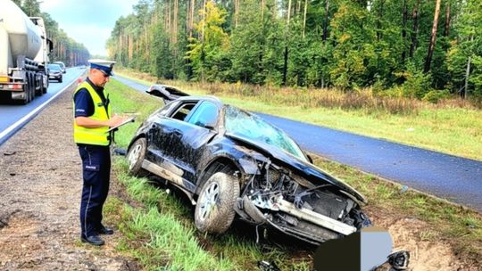 Wypadek na drodze Kościerzyna–Łubiana: kierowca audi dachował, służby w akcji