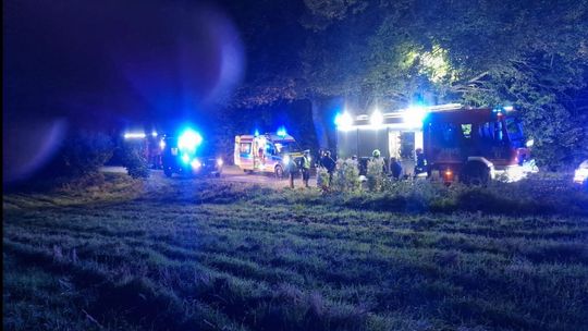 Wypadek na DW224: mieszkaniec Kościerskiego potrącił czworo nastolatków – zginął 10-letni chłopiec