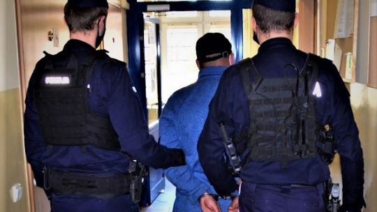 Zaatakował policjantów na służbie