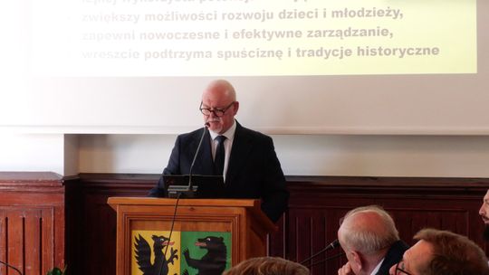 Zarząd Powiatu Kościerskiego z absolutorium. Radni ocenili pracę zarządu