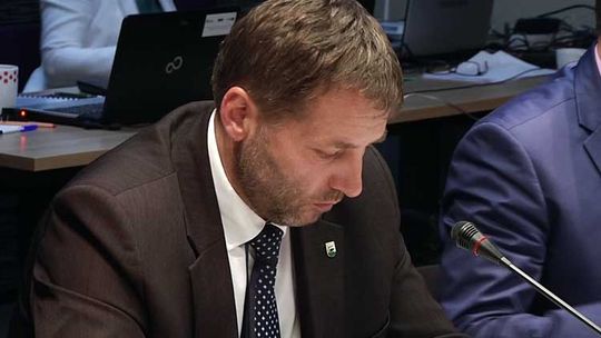 Żółta kartka dla burmistrza Michała Majewskiego