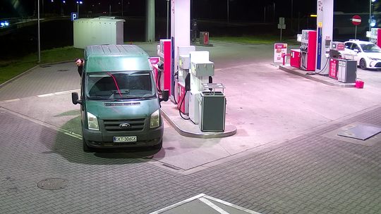 Zuchwała kradzież paliwa przy ul. Chojnickiej – policja prosi o pomoc Zuchwała kradzież paliwa przy ul. Chojnickiej – policja prosi o pomoc
