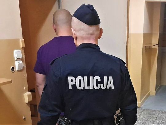 1800 porcji narkotyków oraz nielegalną broń znaleźli u 36-letniego mężczyzny policjanci z Kościerzyny