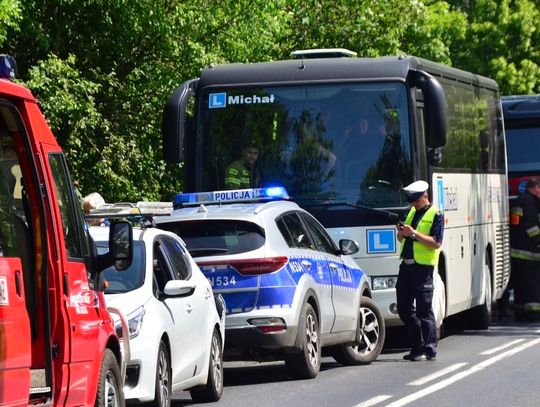 Autobus najechał na osobówkę