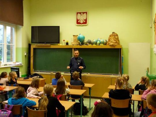 Kościerzyna. Funkcjonariusze odwiedzili uczniów w szkole