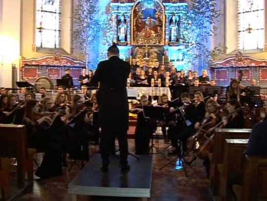 Kościerzyna. Koncert Szymona Sutora na 100-lecie kościoła Świętej Trójcy