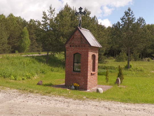Mieszkańcy Łubiany za swoje pieniądze wyremontowali zabytkową kapliczkę