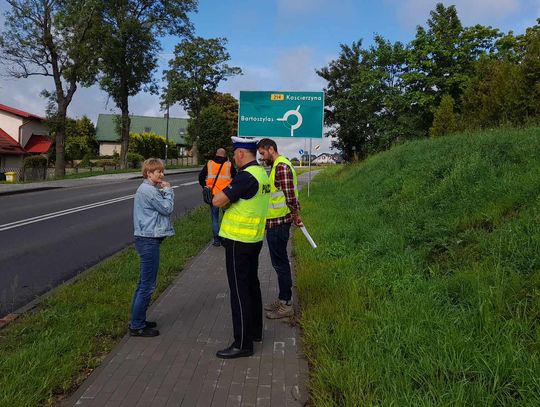 Policjanci z Kościerzyny uczestniczyli w odbiorze nowego ronda w Starej Kiszewie