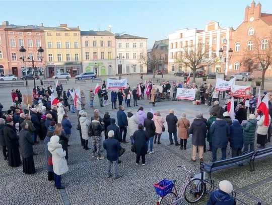 Protest w Kościerzynie: Rodzice przeciwko "edukacji zdrowotnej" w szkołach