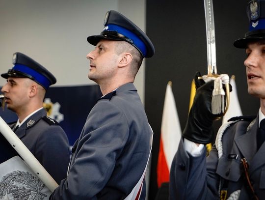 Ślubowanie nowych policjantów i wręczenie odznaczeń