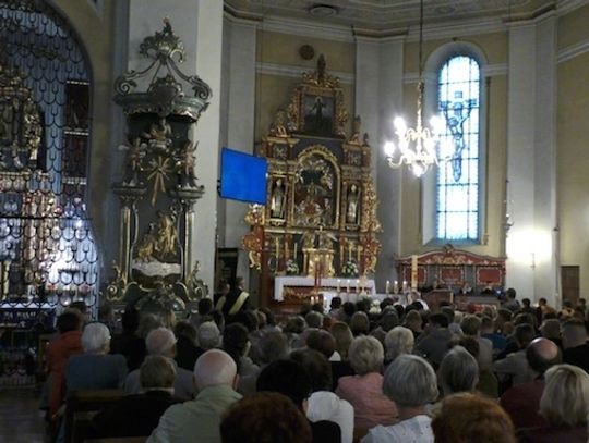 Transmisja na żywo. Msza św. z kościoła pw. Świętej Trójcy w Kościerzynie