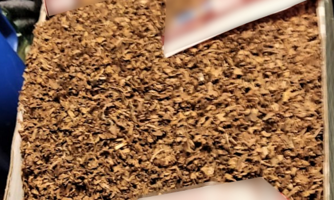 10 kg nielegalnego tytoniu w mieszkaniu seniorów