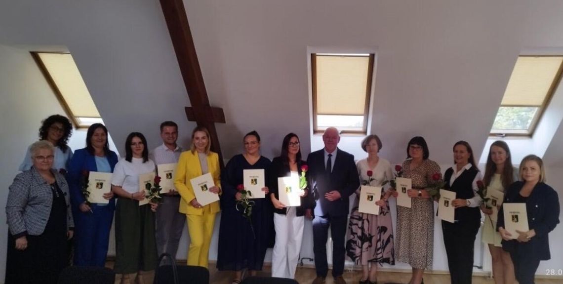 Awans 12 nauczycieli Powiatu Kościerskiego na stopień mianowanego - uroczystość w Starostwie