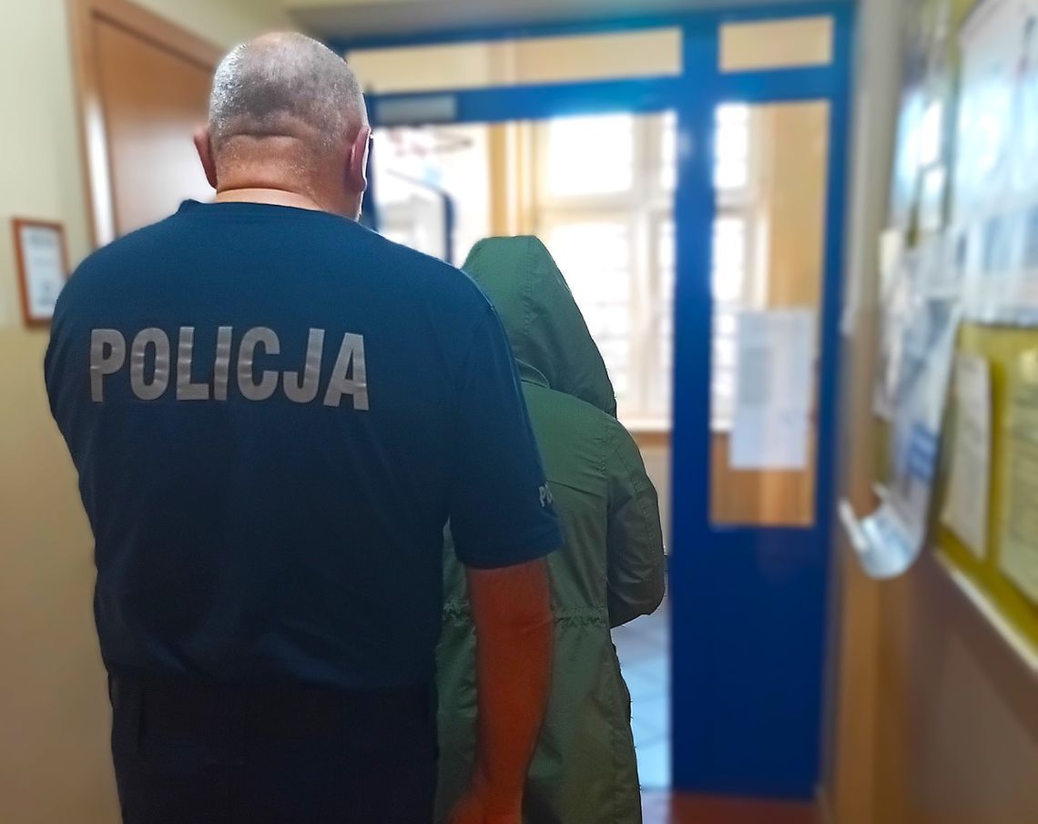 Awantura na stacji paliw. Policja zatrzymała 74-latka poszukiwanego