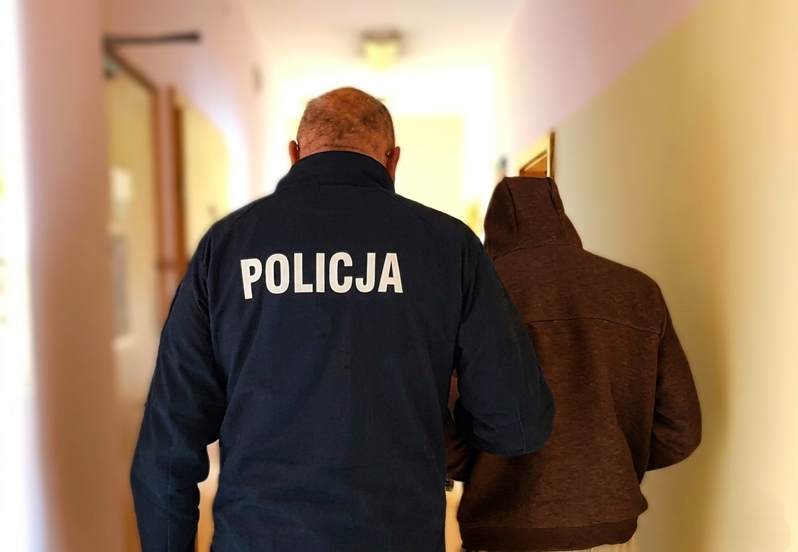 Blisko 50 opakowań kawy za 2100 zł. 30-latek wpadł przez monitoring Blisko 50 opakowań kawy za 2100 zł. 30-latek wpadł przez monitoring