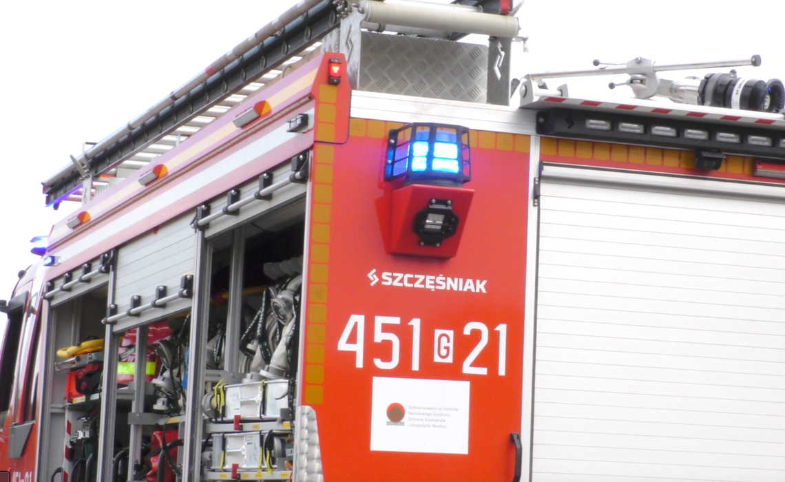 Dziecko zatrzaśnięte w aucie. Błyskawiczna akcja służb w Kościerzynie