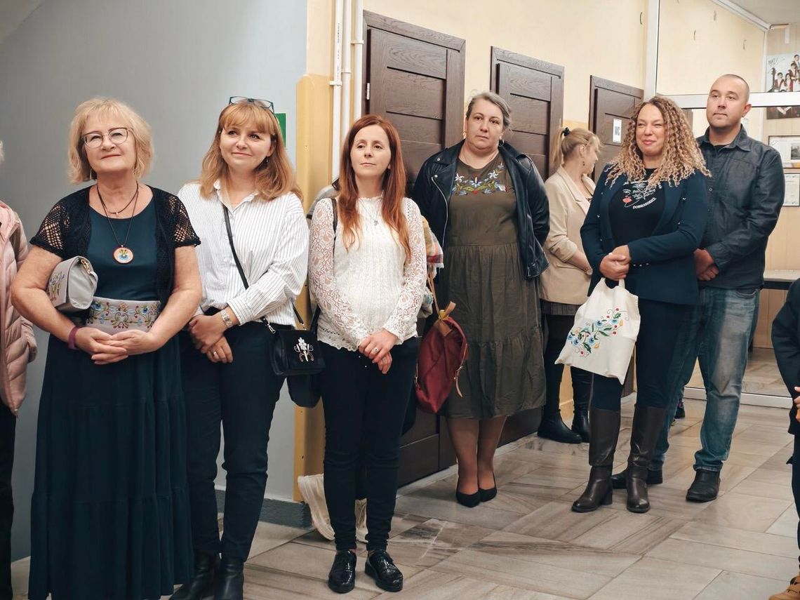 Haft kaszubski łączy pokolenia – wyjątkowa wystawa w Kościerzynie