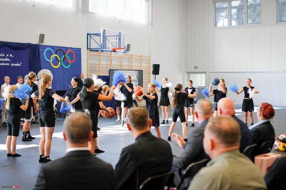 Hala sportowa przy Zespole Kształcenia w Łubianie oficjalnie otwarta Hala sportowa przy Zespole Kształcenia w Łubianie oficjalnie otwarta