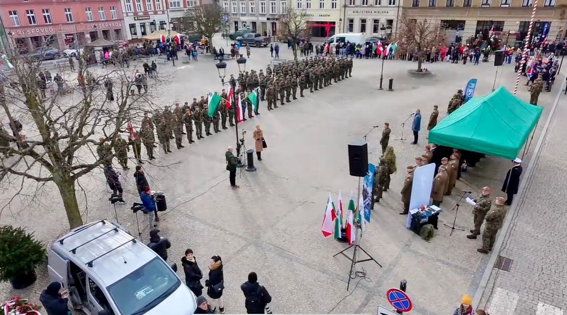 Historyczny dzień w Kościerzynie! Uroczystości patriotyczne na Rynku