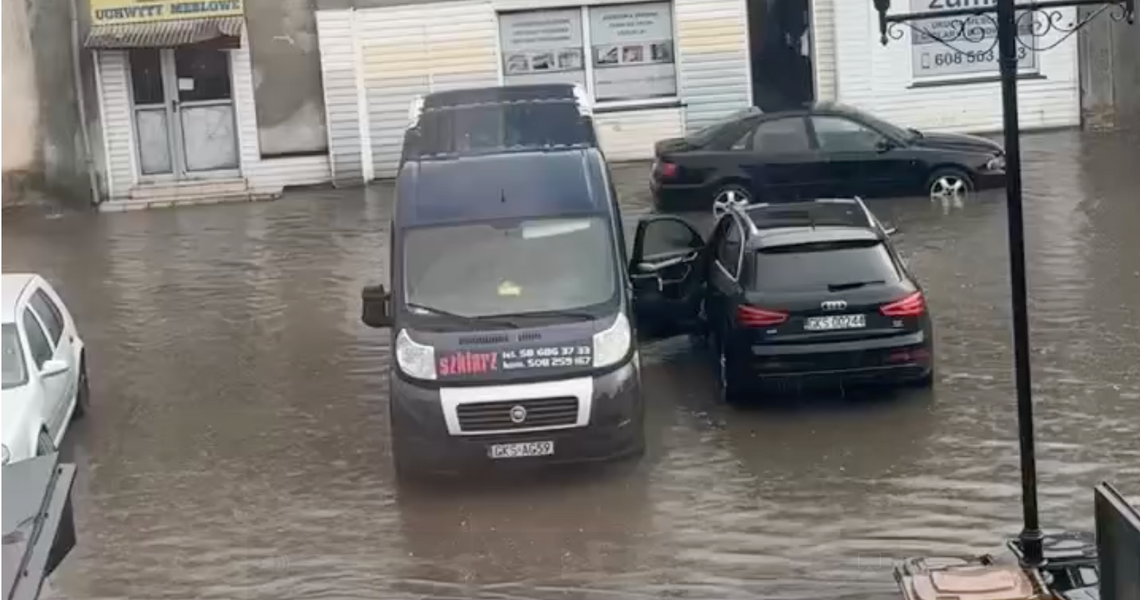 Intensywne opady i zalana ulica Kowalska – burmistrz zapowiada działania