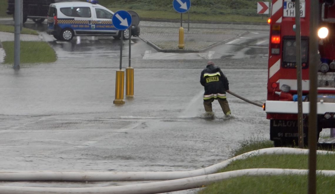 Intensywne opady nad Kościerzyną - miasto ponownie zalane