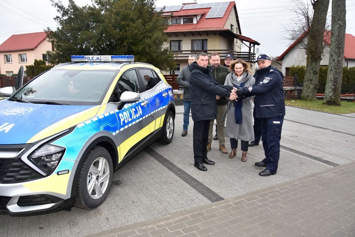 Karsin bezpieczniejszy: Nowoczesny radiowóz Kia dla Policji!